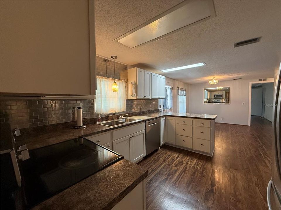 For Sale: $175,000 (2 beds, 2 baths, 1248 Square Feet)