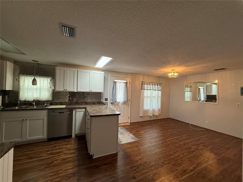 For Sale: $175,000 (2 beds, 2 baths, 1248 Square Feet)