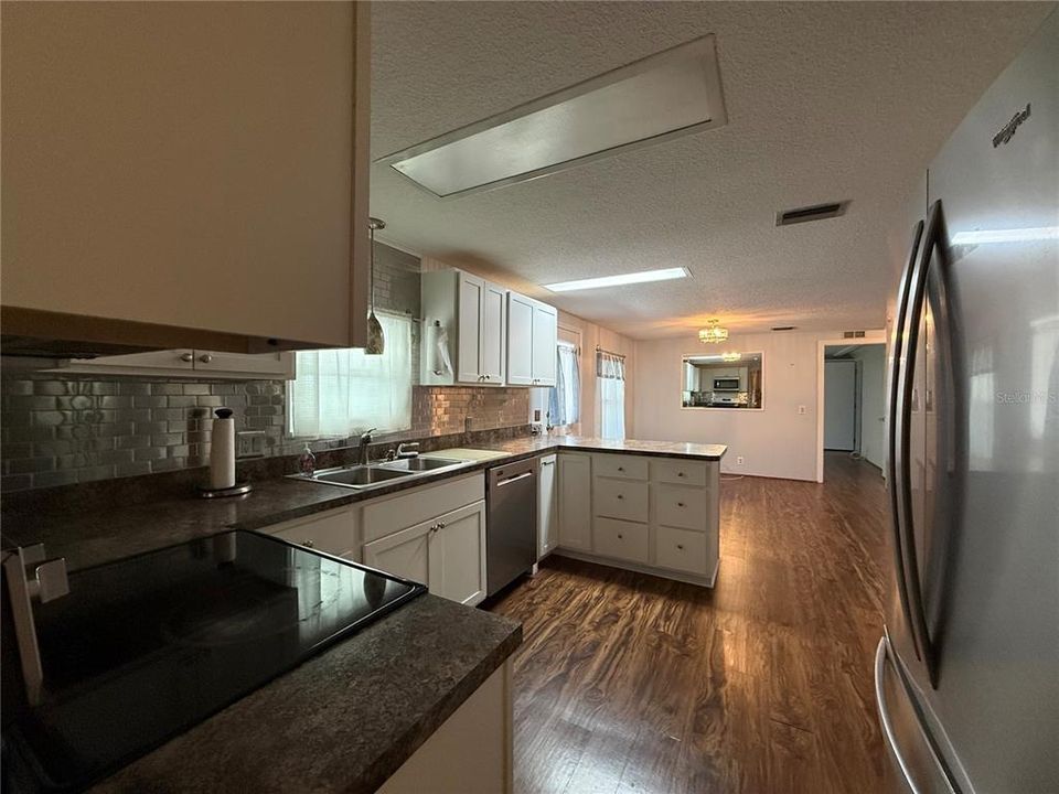 For Sale: $175,000 (2 beds, 2 baths, 1248 Square Feet)