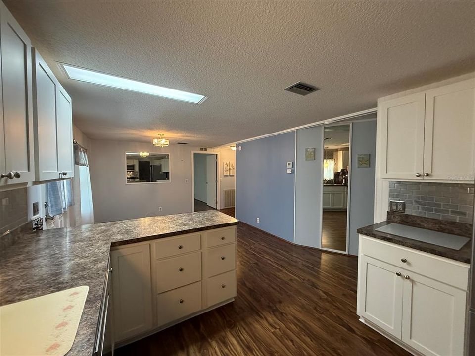 For Sale: $175,000 (2 beds, 2 baths, 1248 Square Feet)