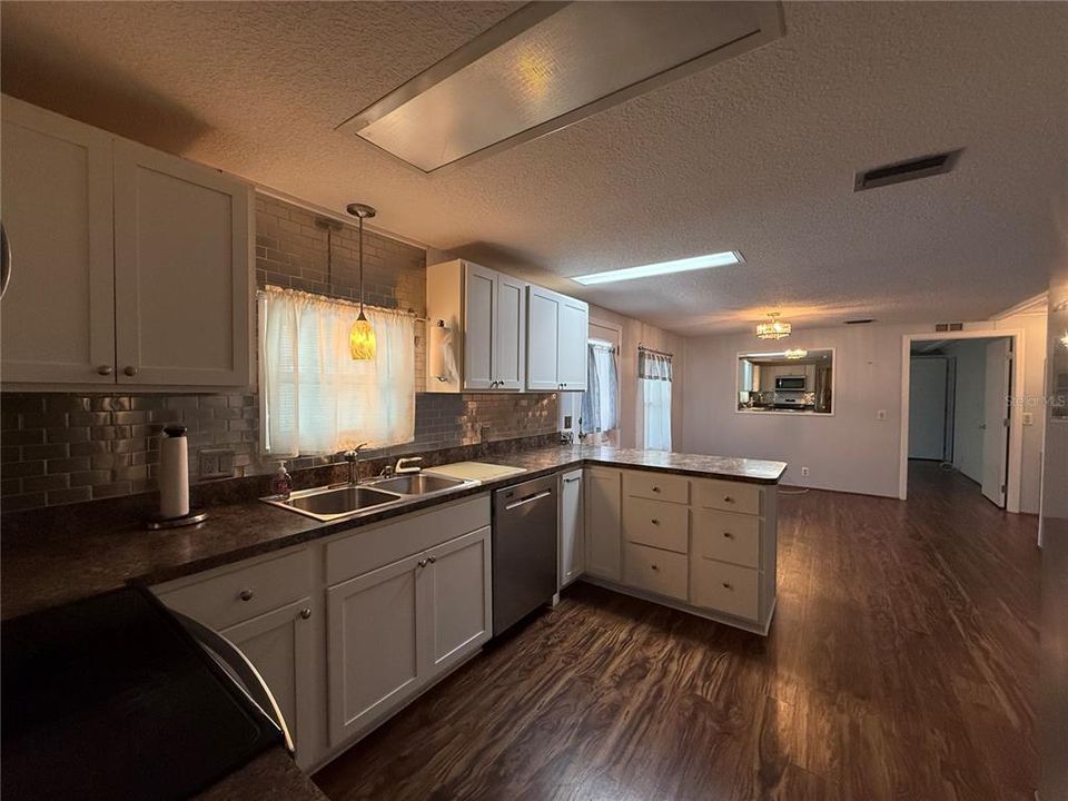 For Sale: $175,000 (2 beds, 2 baths, 1248 Square Feet)