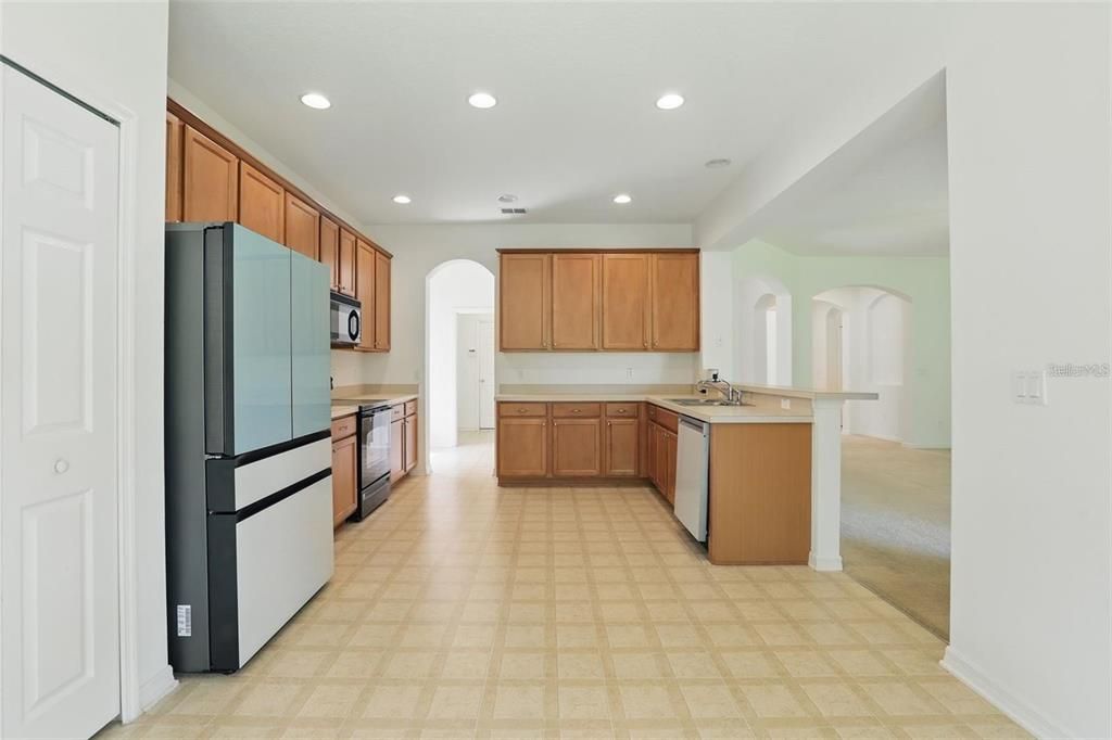 For Sale: $299,900 (4 beds, 2 baths, 2130 Square Feet)