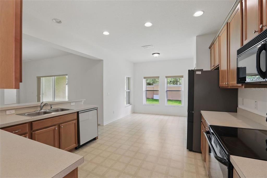 For Sale: $299,900 (4 beds, 2 baths, 2130 Square Feet)