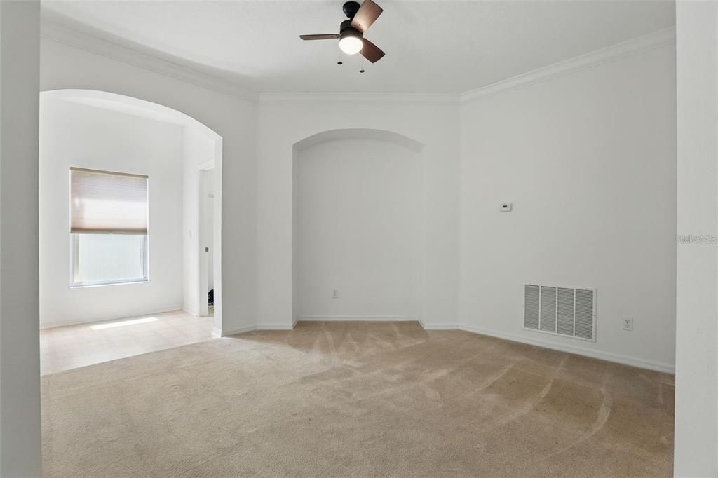 For Sale: $299,900 (4 beds, 2 baths, 2130 Square Feet)
