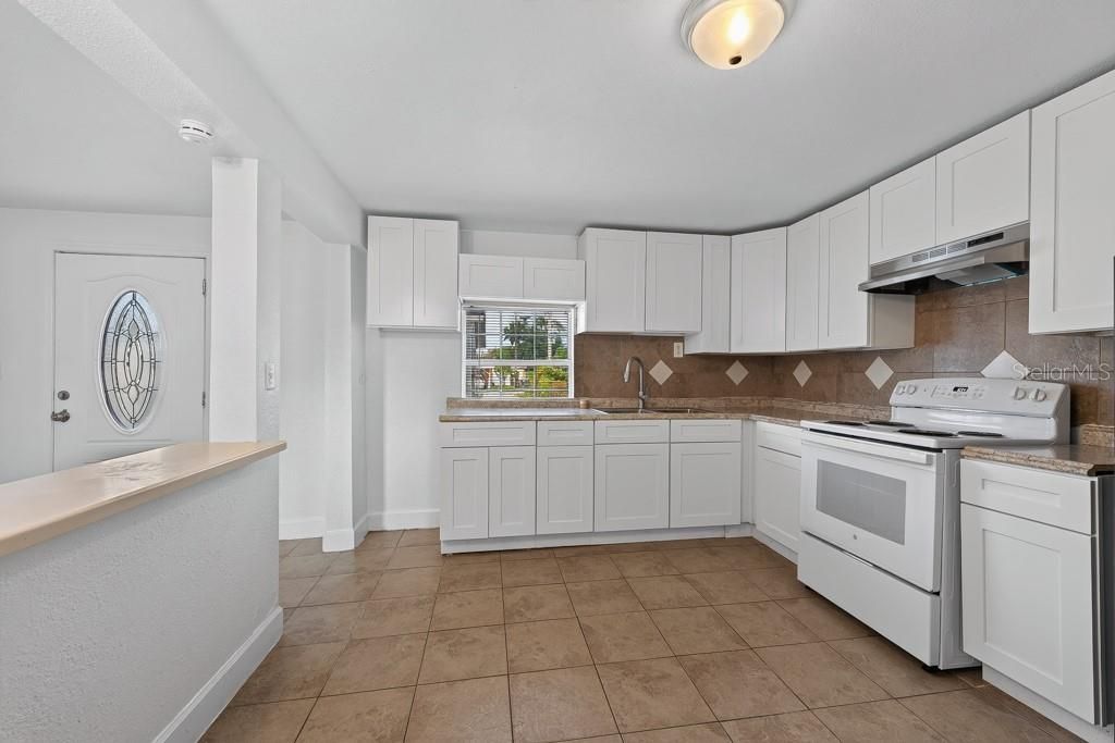 For Sale: $325,000 (4 beds, 3 baths, 2186 Square Feet)