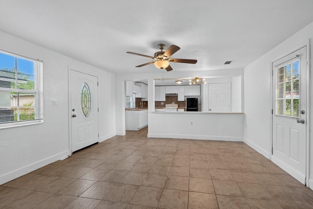 For Sale: $325,000 (4 beds, 3 baths, 2186 Square Feet)