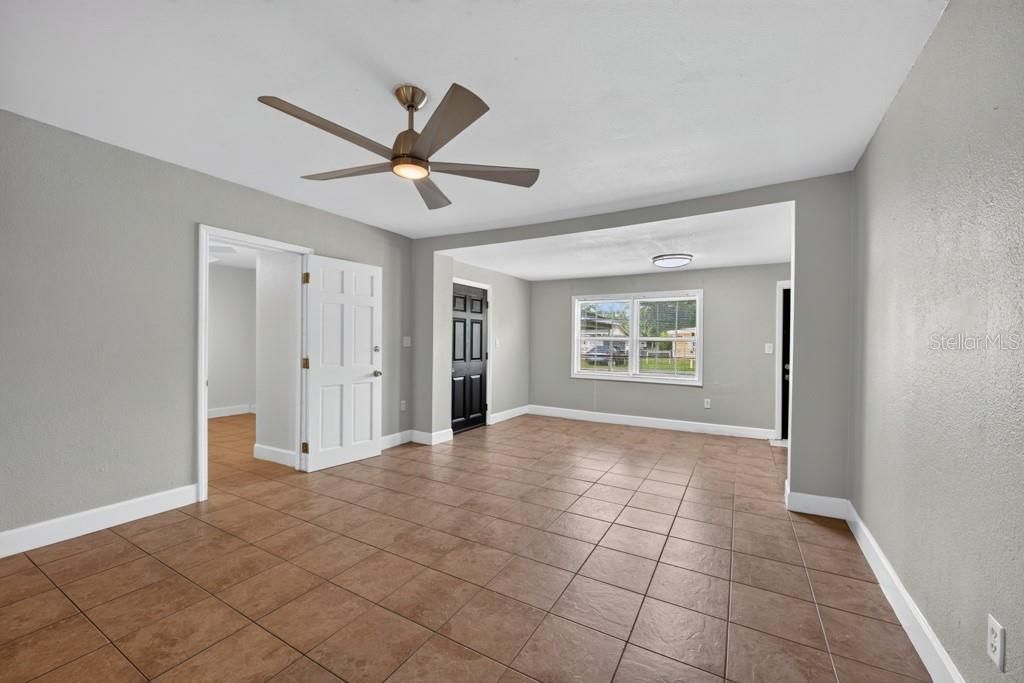 For Sale: $325,000 (4 beds, 3 baths, 2186 Square Feet)