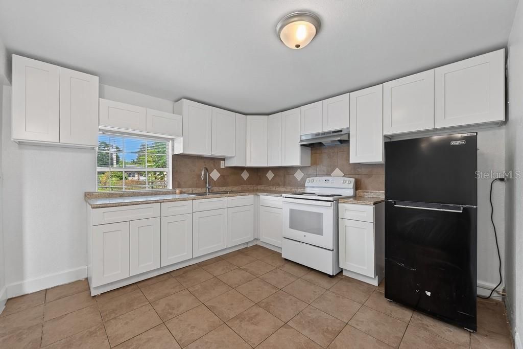 For Sale: $325,000 (4 beds, 3 baths, 2186 Square Feet)