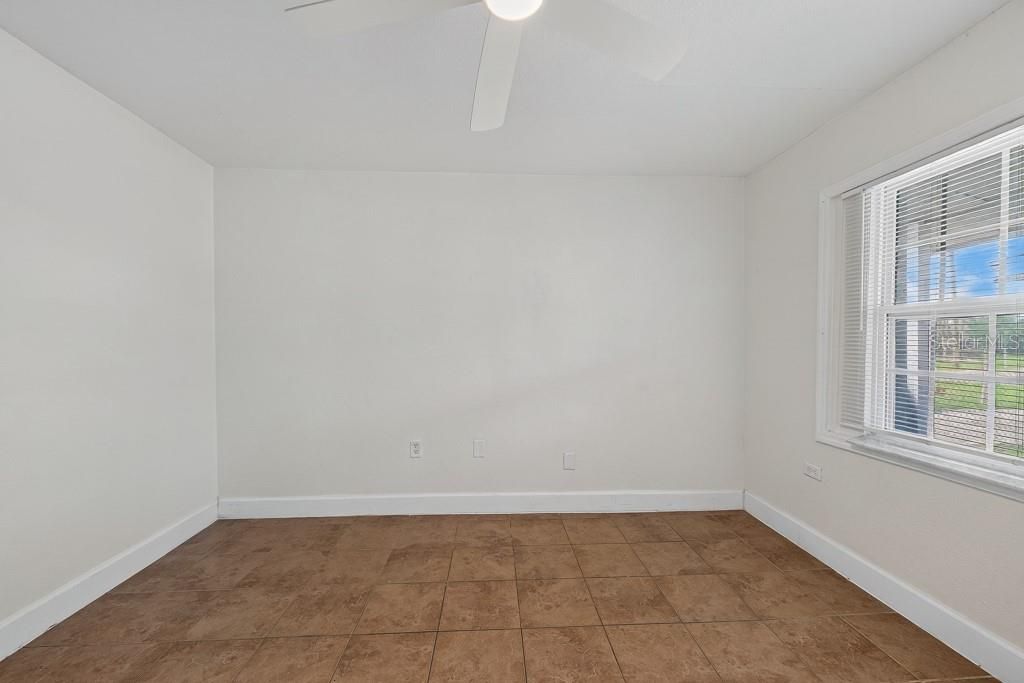 For Sale: $325,000 (4 beds, 3 baths, 2186 Square Feet)