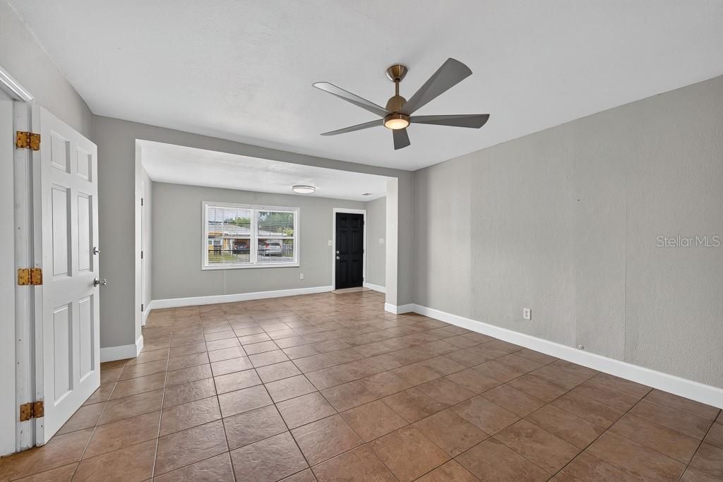 For Sale: $325,000 (4 beds, 3 baths, 2186 Square Feet)