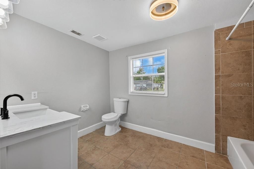 For Sale: $325,000 (4 beds, 3 baths, 2186 Square Feet)