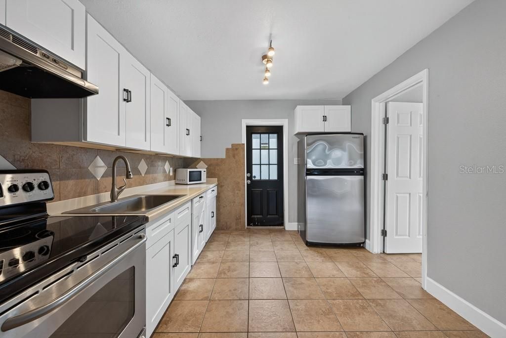 For Sale: $325,000 (4 beds, 3 baths, 2186 Square Feet)