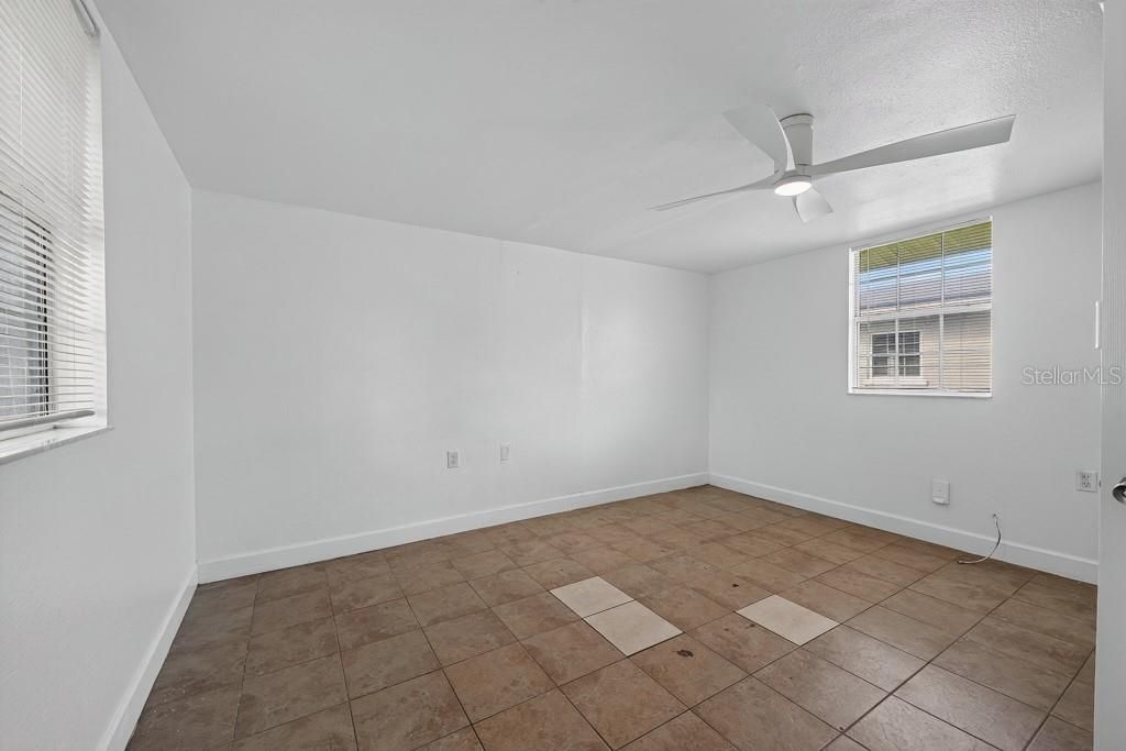 For Sale: $325,000 (4 beds, 3 baths, 2186 Square Feet)