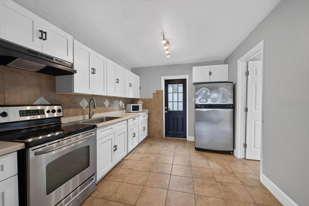For Sale: $325,000 (4 beds, 3 baths, 2186 Square Feet)