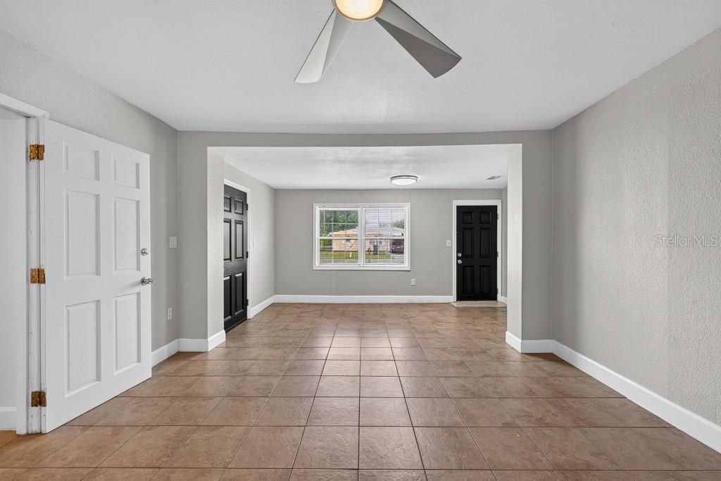 For Sale: $325,000 (4 beds, 3 baths, 2186 Square Feet)