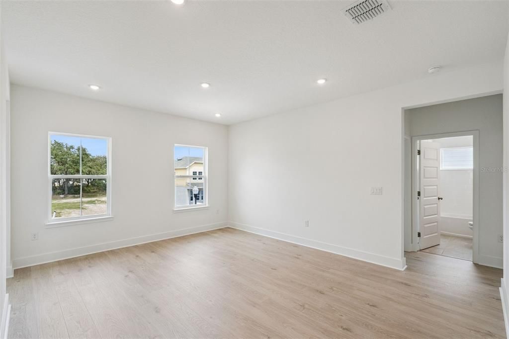 For Sale: $785,000 (5 beds, 4 baths, 2823 Square Feet)