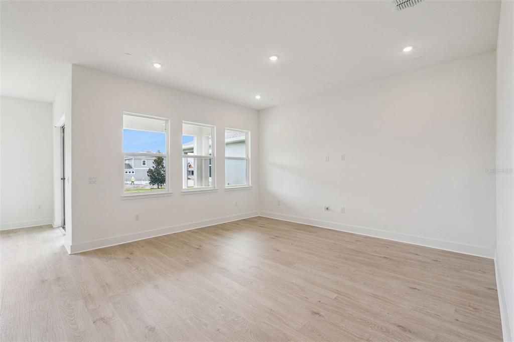 For Sale: $785,000 (5 beds, 4 baths, 2823 Square Feet)