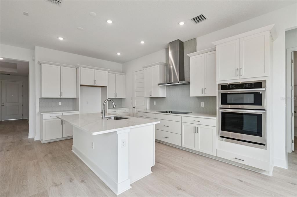 For Sale: $785,000 (5 beds, 4 baths, 2823 Square Feet)