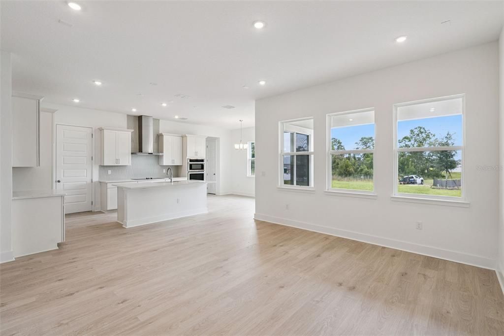 For Sale: $785,000 (5 beds, 4 baths, 2823 Square Feet)