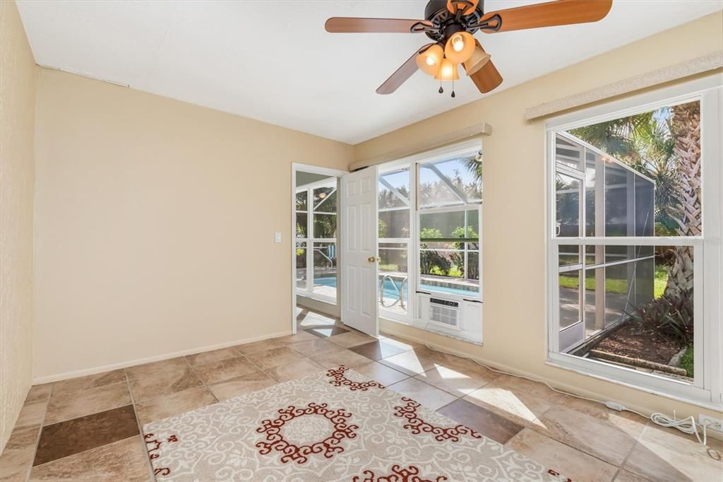 На продажу: $337,600 (3 спален, 2 ванн, 1815 Квадратных фут)