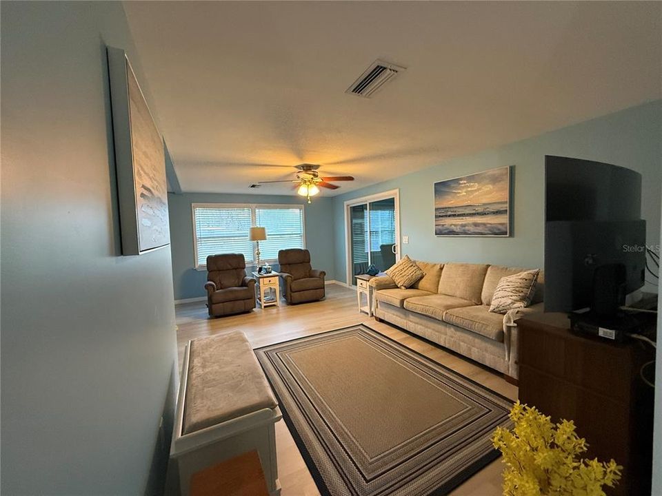 For Sale: $165,000 (2 beds, 2 baths, 1200 Square Feet)