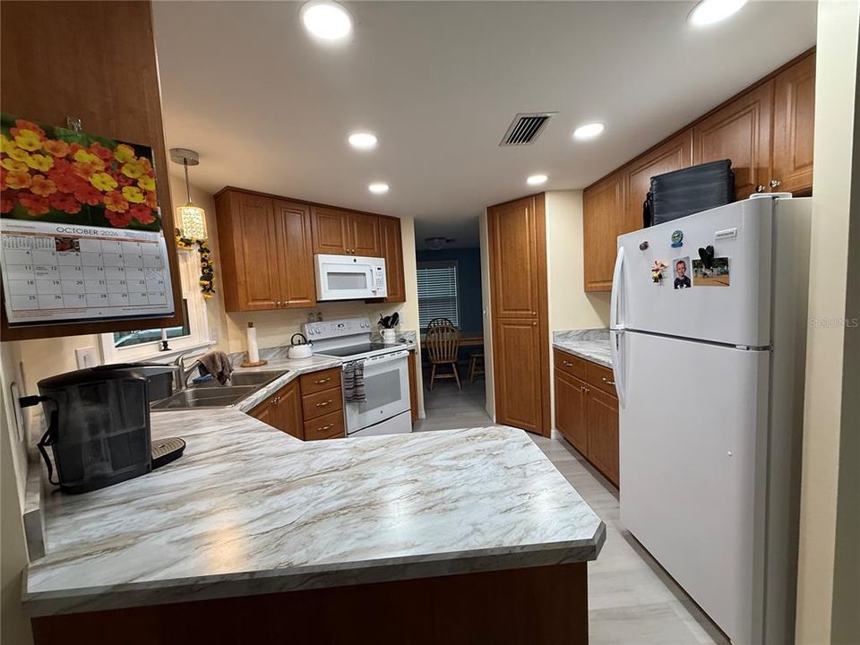 For Sale: $165,000 (2 beds, 2 baths, 1200 Square Feet)