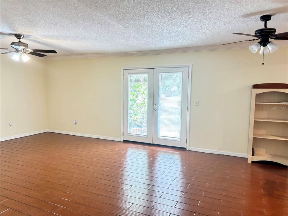 В аренду: $1,800 (2 спален, 2 ванн, 1049 Квадратных фут)