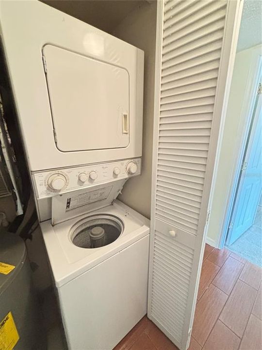 В аренду: $1,800 (2 спален, 2 ванн, 1049 Квадратных фут)