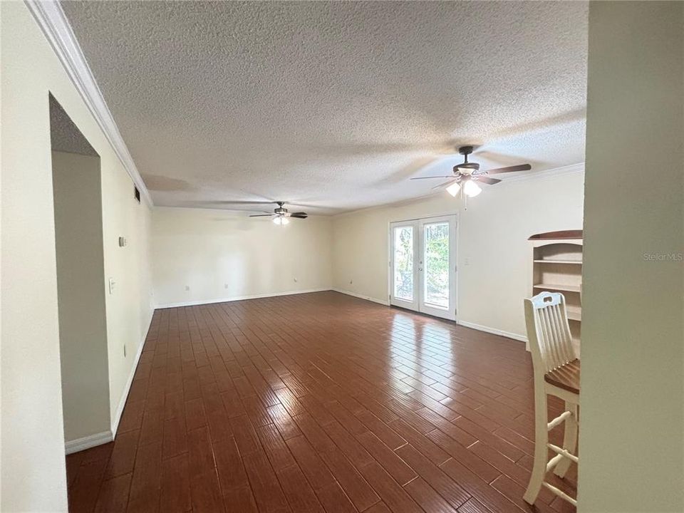 В аренду: $1,800 (2 спален, 2 ванн, 1049 Квадратных фут)