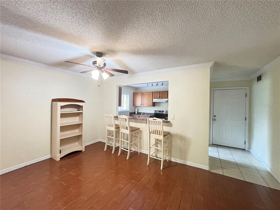 В аренду: $1,800 (2 спален, 2 ванн, 1049 Квадратных фут)
