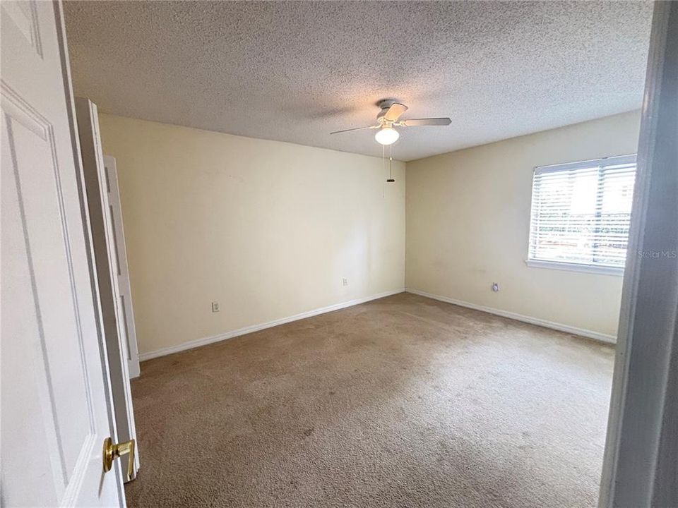 В аренду: $1,800 (2 спален, 2 ванн, 1049 Квадратных фут)