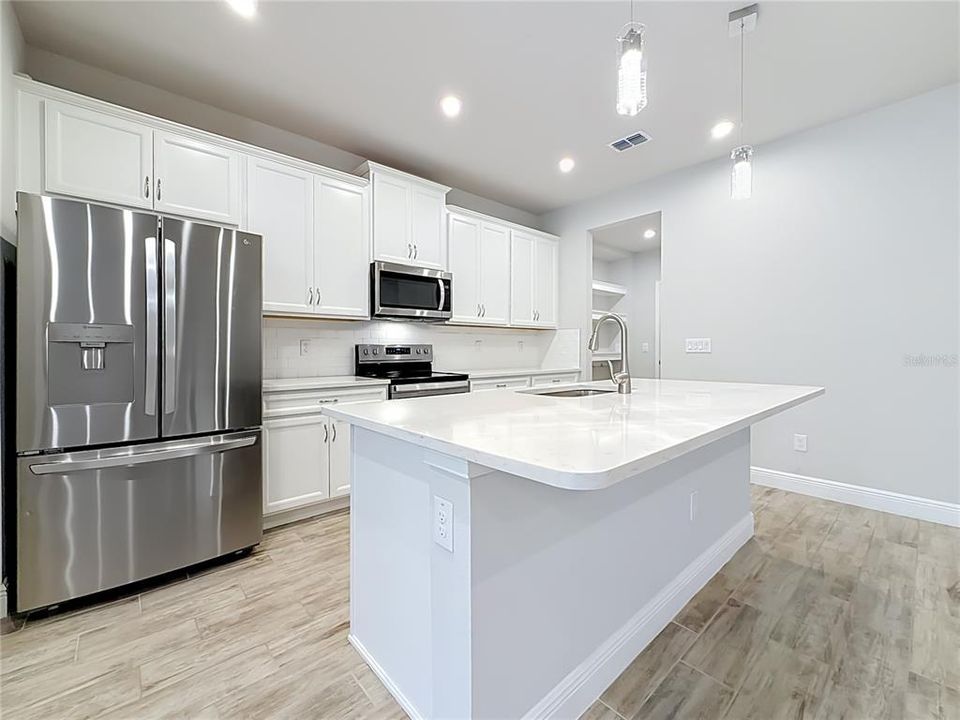 For Rent: $3,200 (3 beds, 2 baths, 2281 Square Feet)