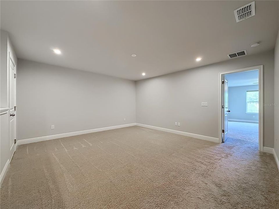 For Rent: $3,200 (3 beds, 2 baths, 2281 Square Feet)