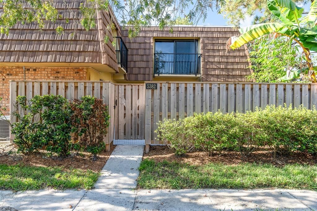 For Sale: $225,000 (2 beds, 2 baths, 1285 Square Feet)