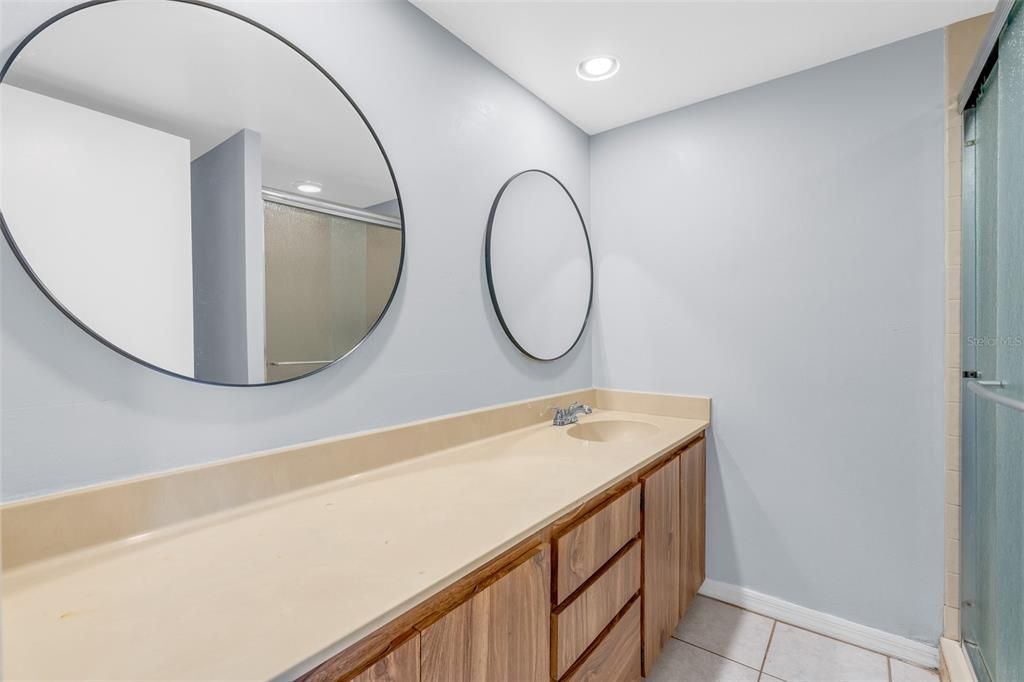 For Sale: $225,000 (2 beds, 2 baths, 1285 Square Feet)