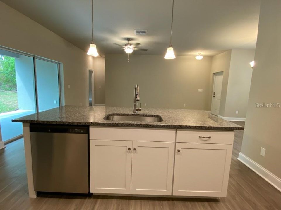 For Rent: $1,850 (3 beds, 2 baths, 1600 Square Feet)