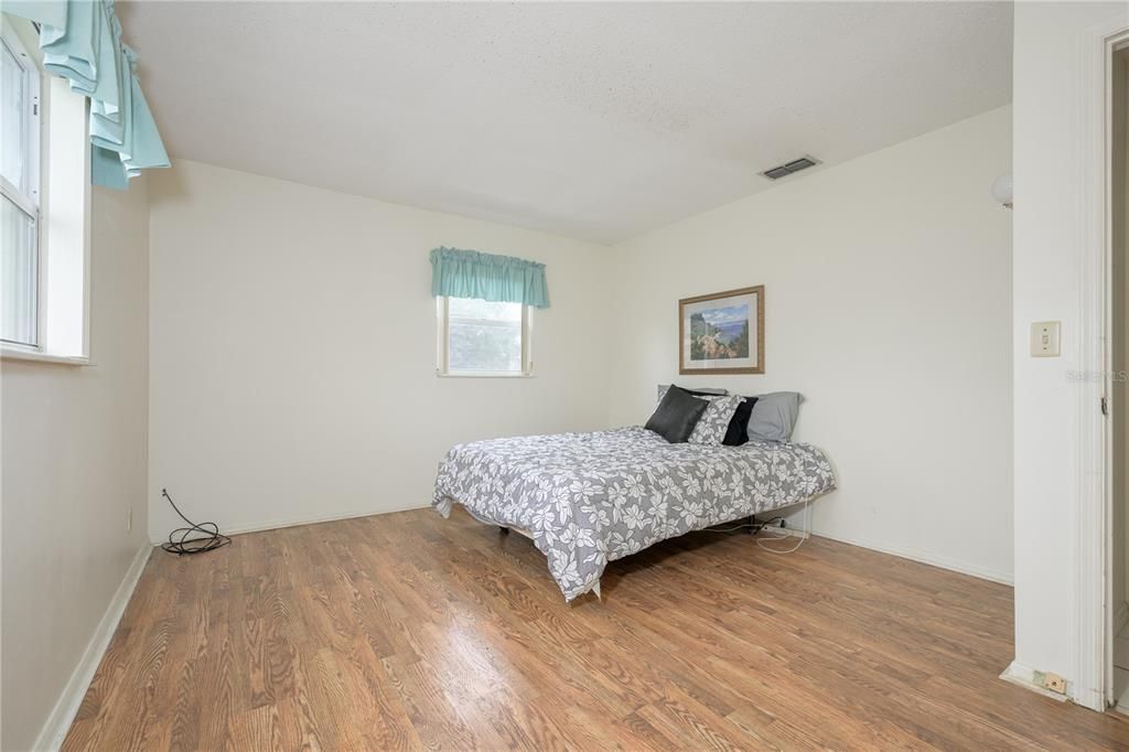 For Sale: $350,000 (3 beds, 1 baths, 1501 Square Feet)