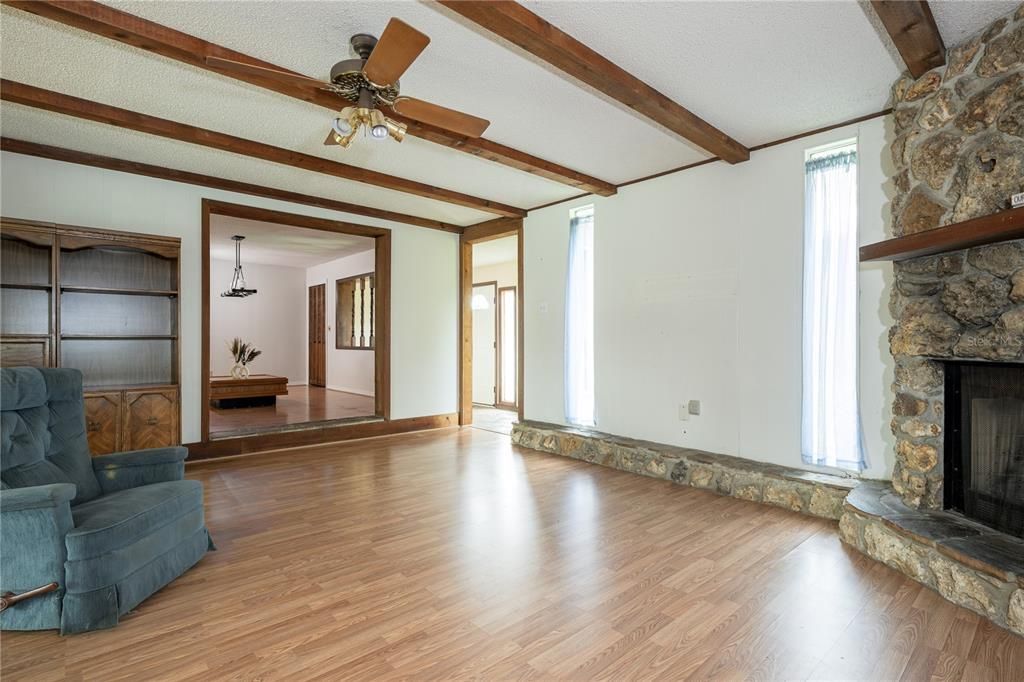 For Sale: $350,000 (3 beds, 1 baths, 1501 Square Feet)