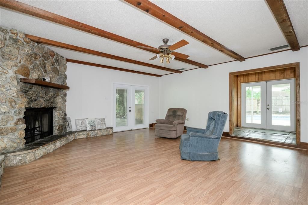 For Sale: $350,000 (3 beds, 1 baths, 1501 Square Feet)