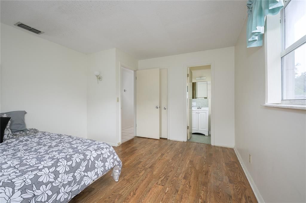 For Sale: $350,000 (3 beds, 1 baths, 1501 Square Feet)
