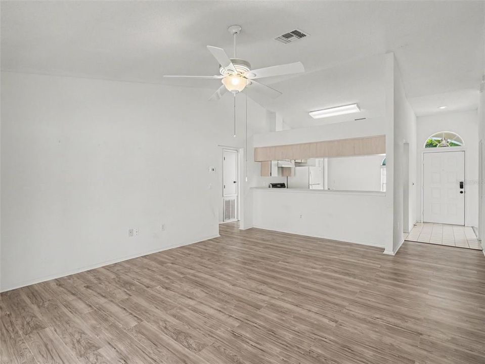 For Sale: $299,000 (3 beds, 2 baths, 1376 Square Feet)