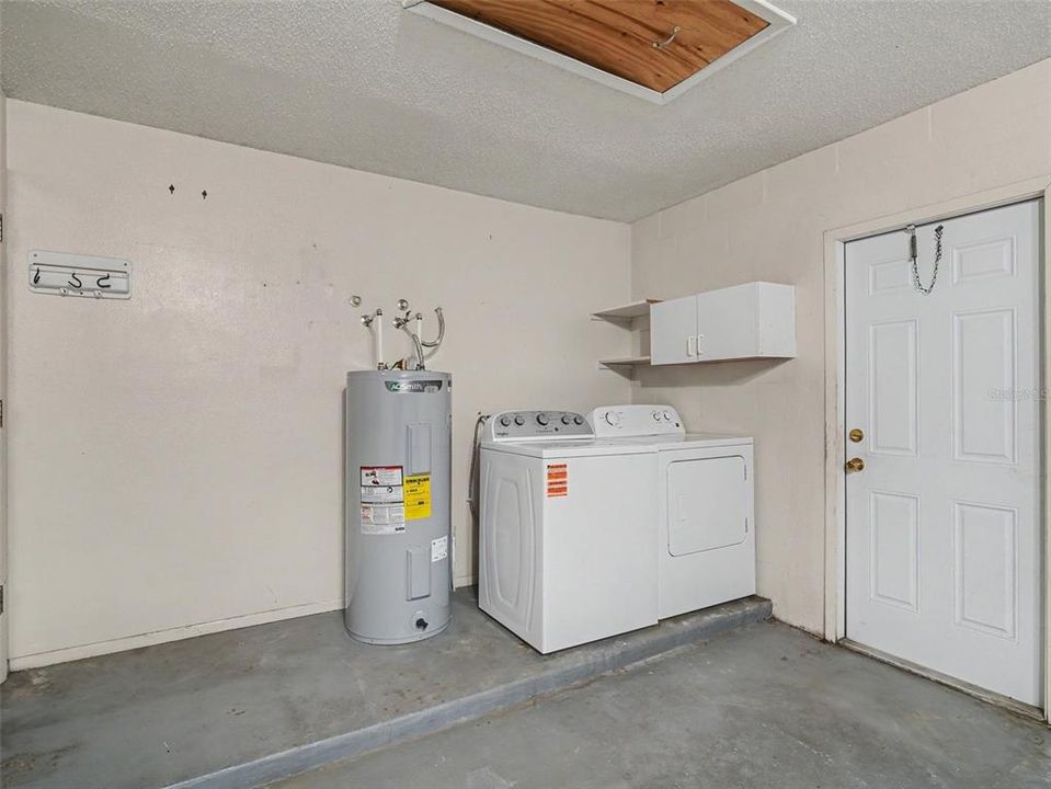 For Sale: $299,000 (3 beds, 2 baths, 1376 Square Feet)