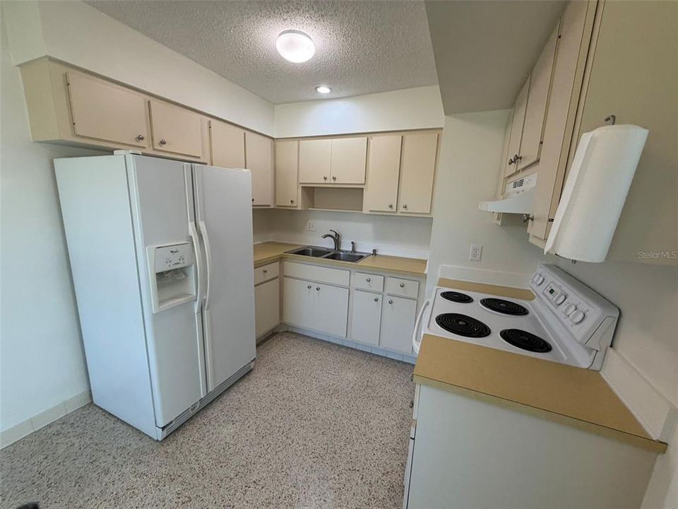 For Rent: $1,600 (2 beds, 1 baths, 800 Square Feet)