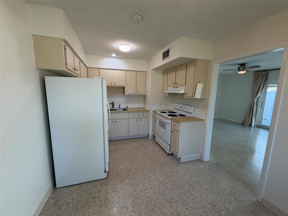 For Rent: $1,600 (2 beds, 1 baths, 800 Square Feet)