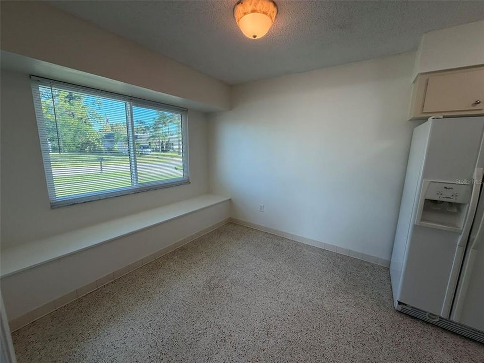 For Rent: $1,600 (2 beds, 1 baths, 800 Square Feet)