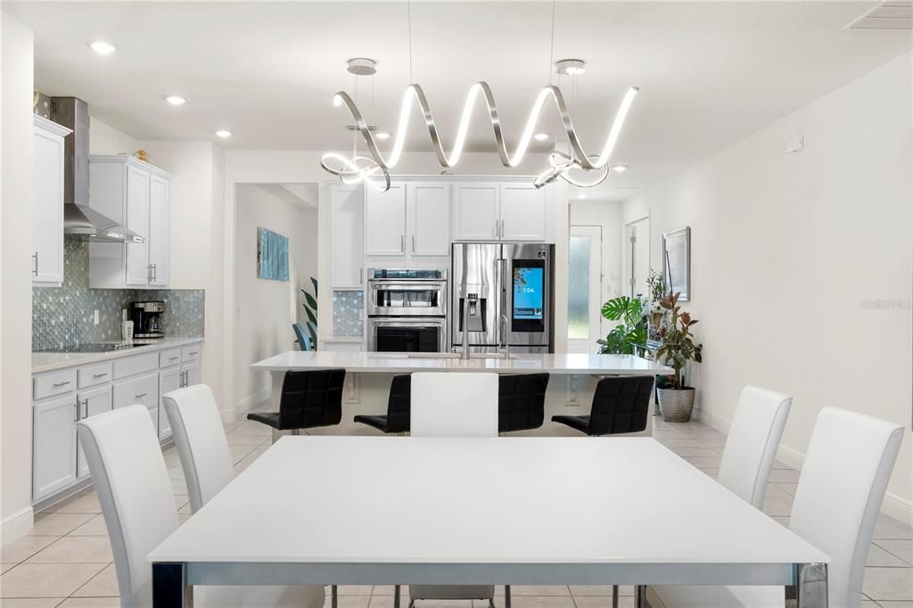 En Venta: $900,000 (4 camas, 3 baños, 2807 Pies cuadrados)