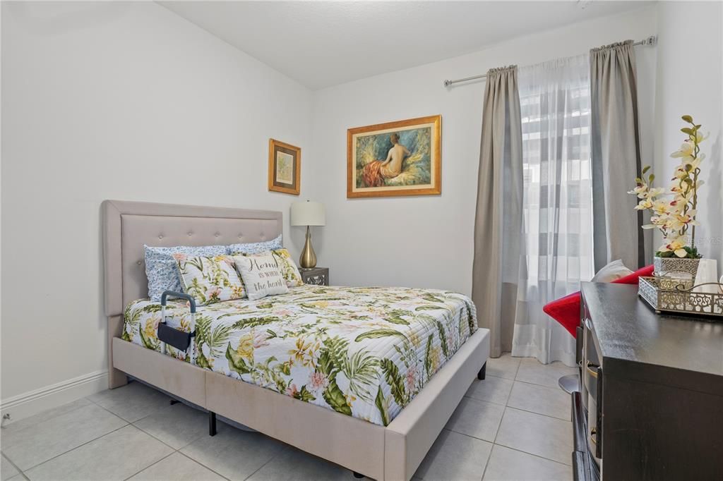 En Venta: $900,000 (4 camas, 3 baños, 2807 Pies cuadrados)