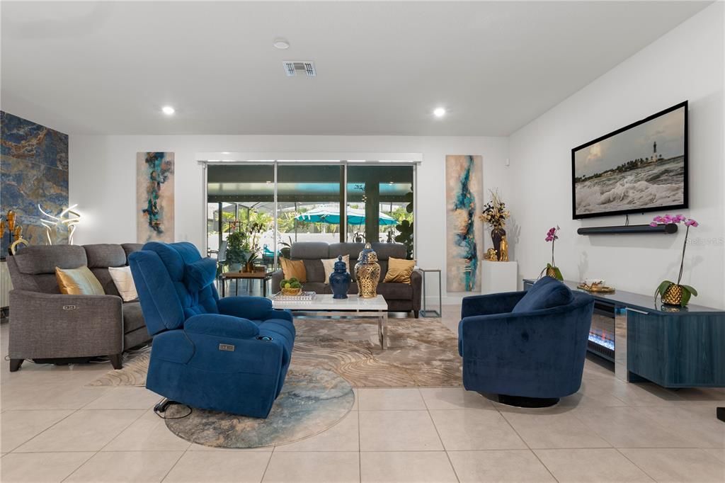 En Venta: $900,000 (4 camas, 3 baños, 2807 Pies cuadrados)
