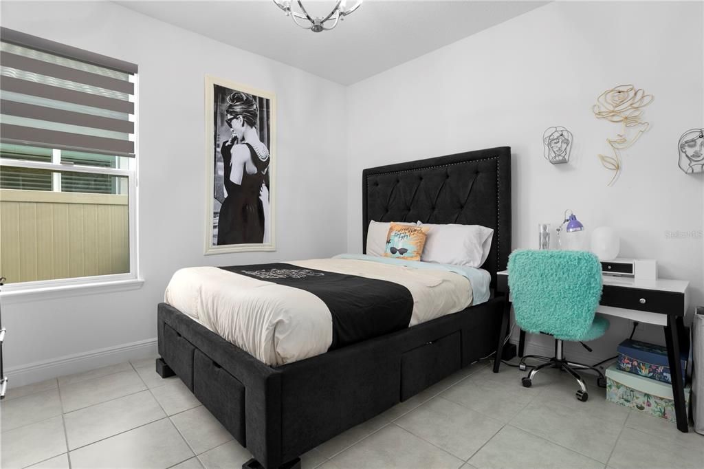 En Venta: $900,000 (4 camas, 3 baños, 2807 Pies cuadrados)