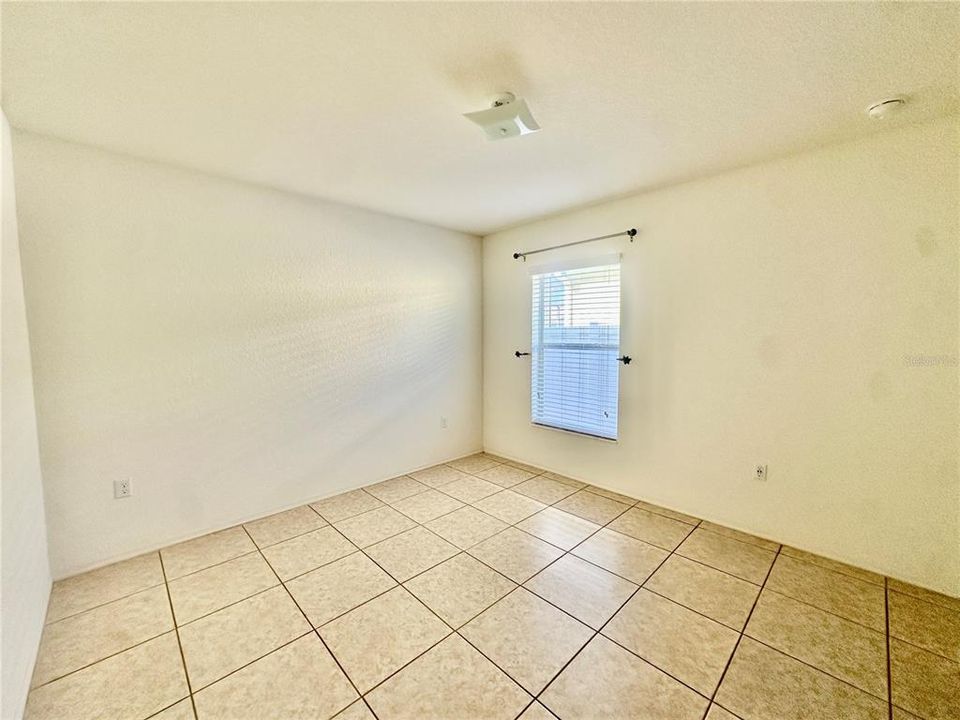 En Renta: $1,900 (3 camas, 2 baños, 1716 Pies cuadrados)